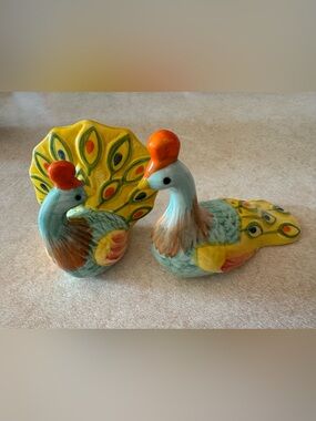 Hand-Painted Ceramic Peacock salt and pepper Set - Multicolor